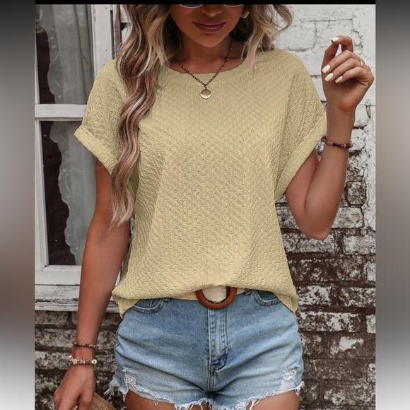 SHEIN Tops - SHEIN || NWOT Khaki Textured Top (M)